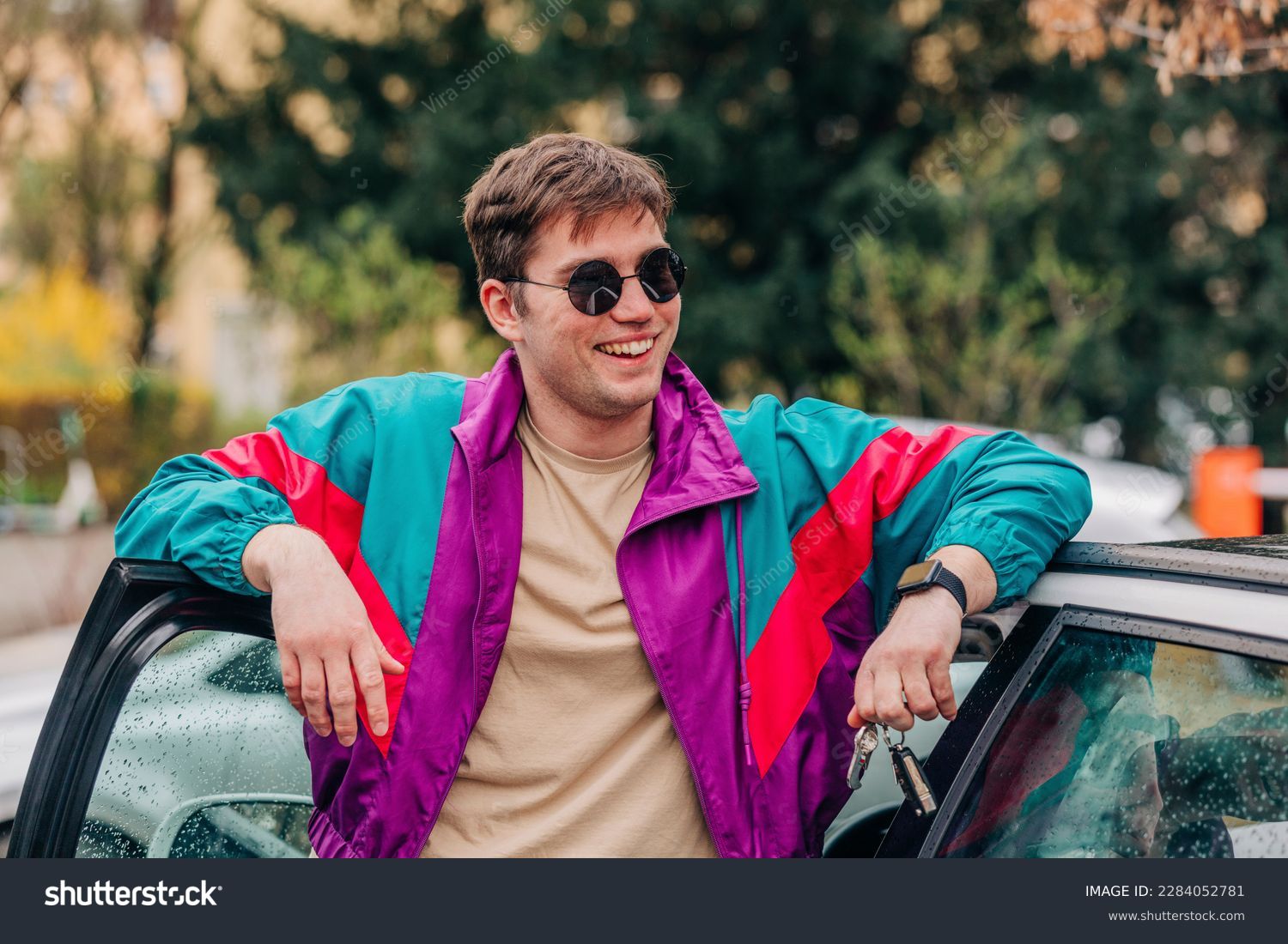 How to Accessorize neon clothes from the 80’s